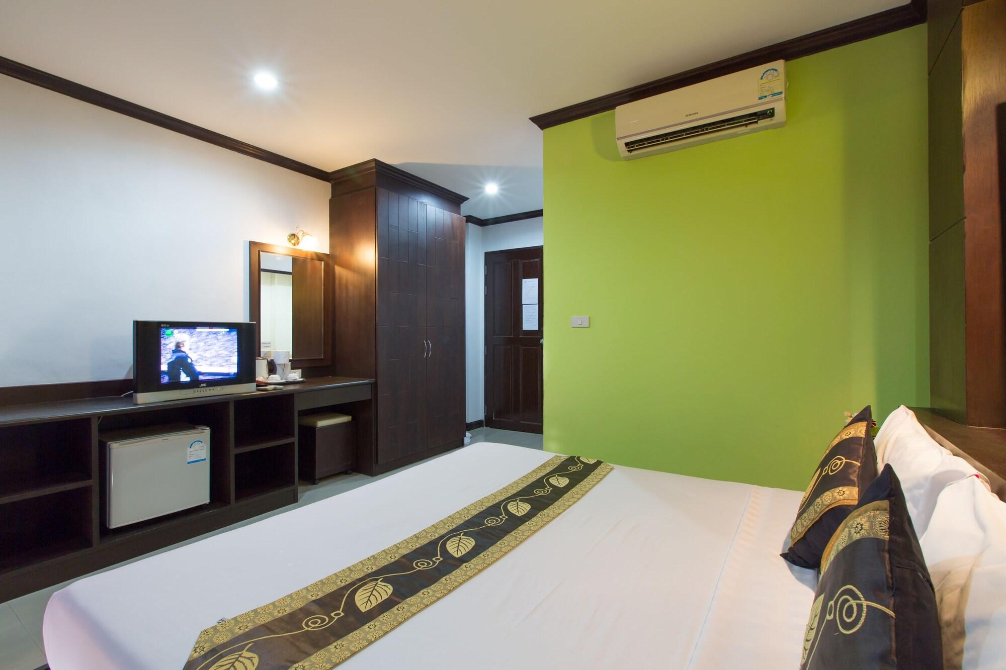 Patong Buri Hotel Esterno foto