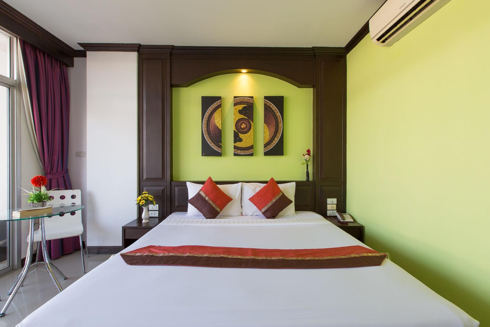 Patong Buri Hotel Esterno foto
