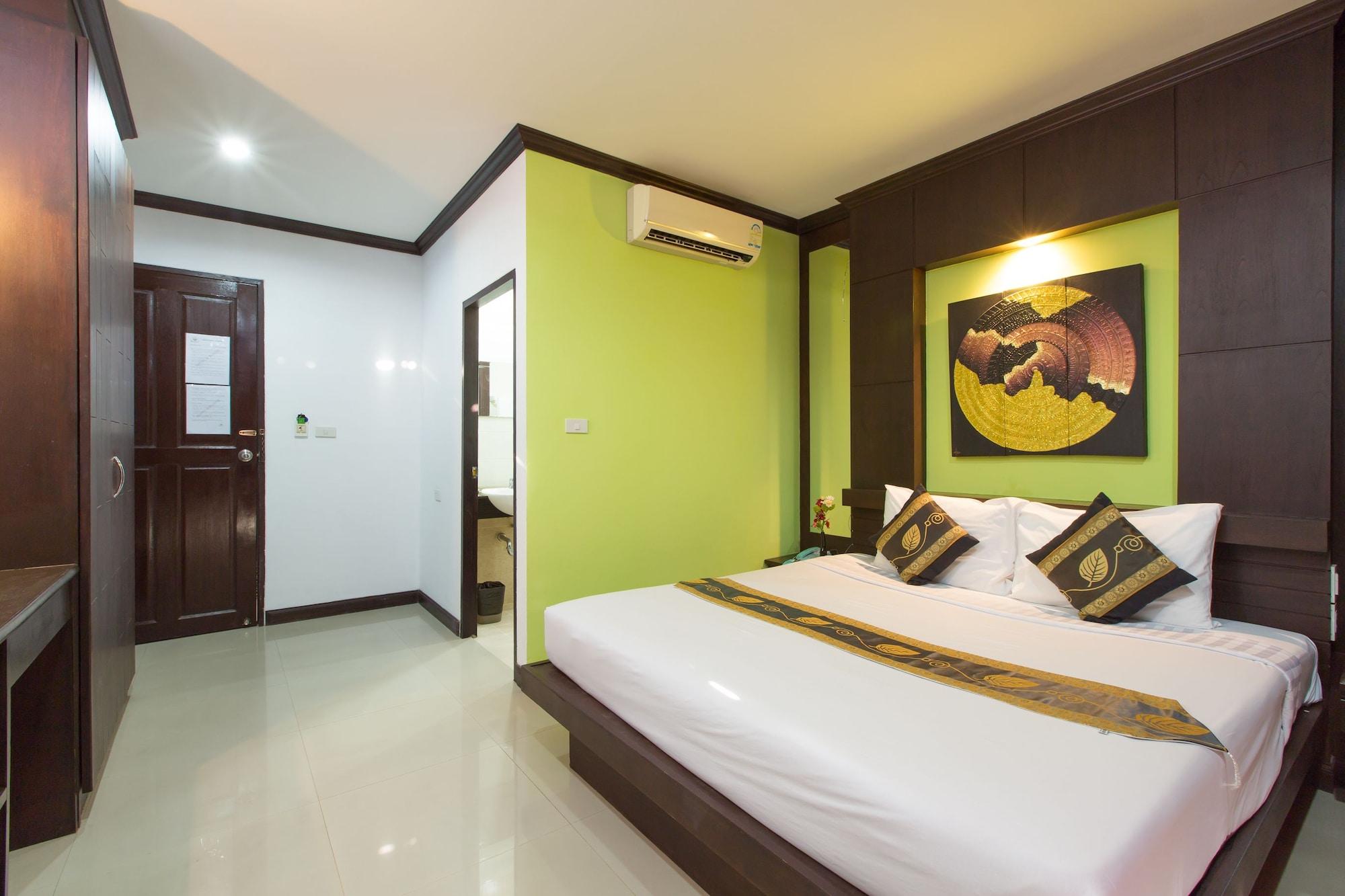 Patong Buri Hotel Esterno foto