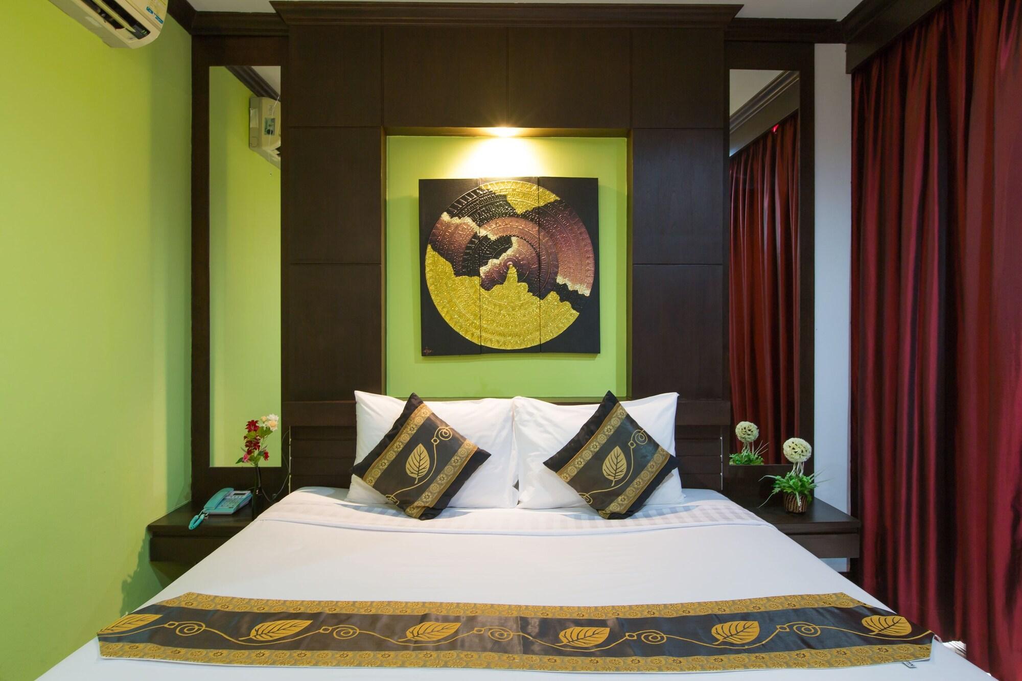 Patong Buri Hotel Esterno foto