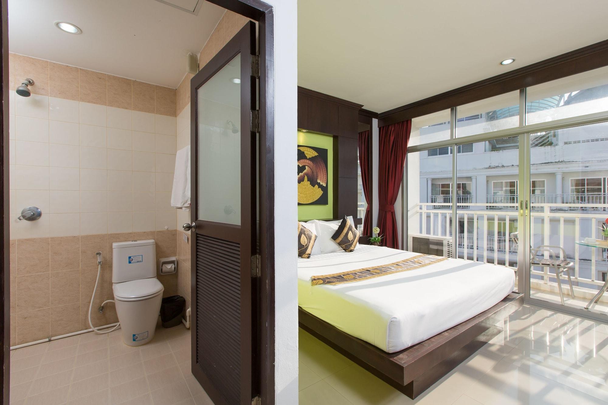 Patong Buri Hotel Esterno foto