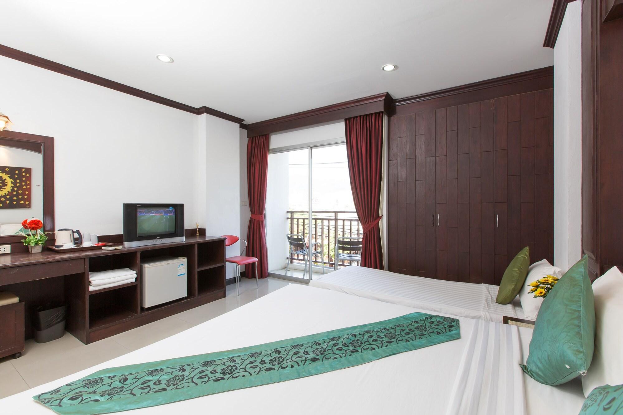 Patong Buri Hotel Esterno foto