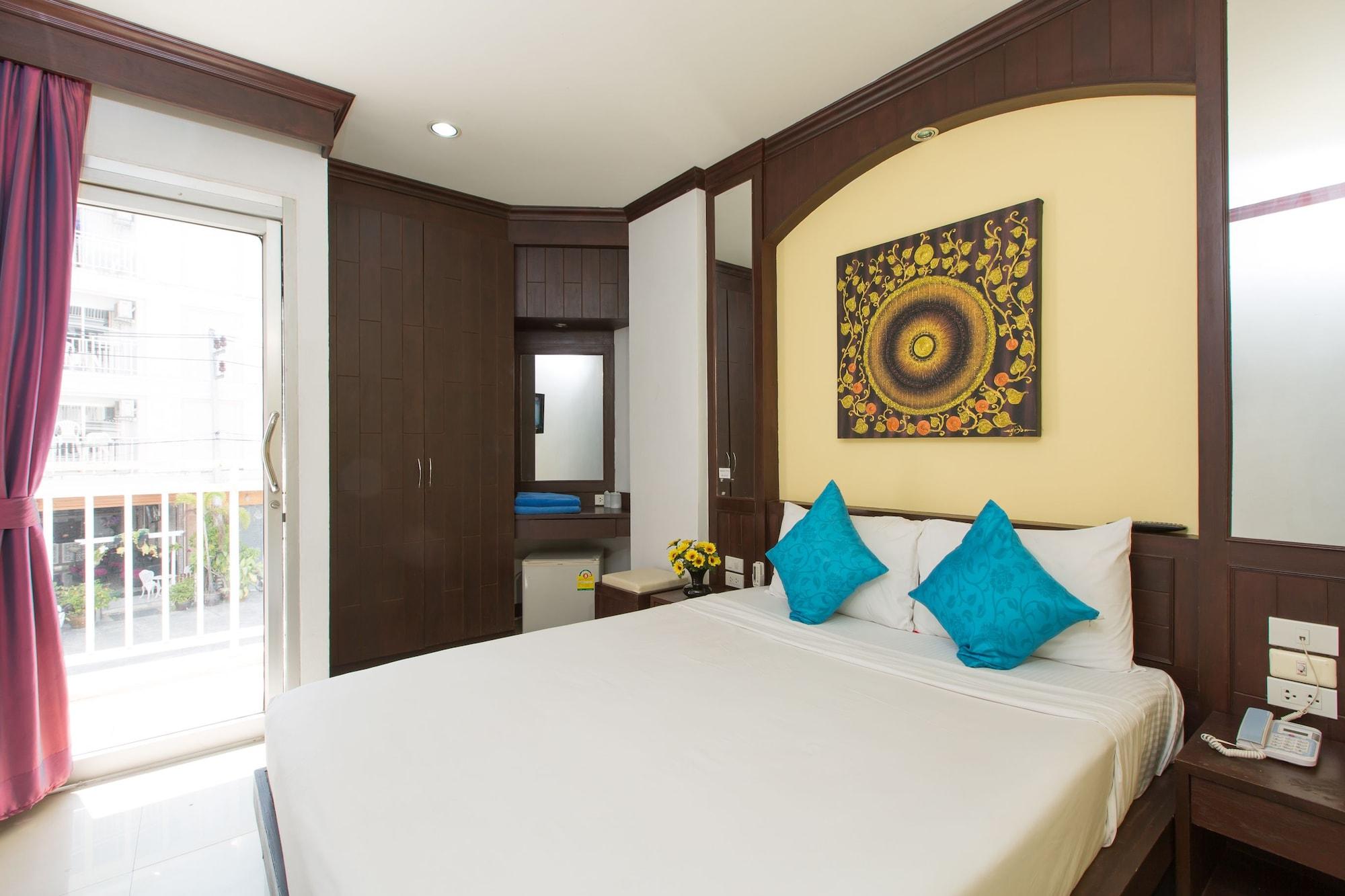 Patong Buri Hotel Esterno foto