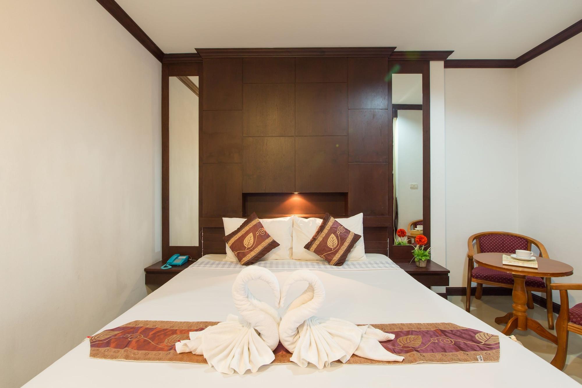 Patong Buri Hotel Esterno foto
