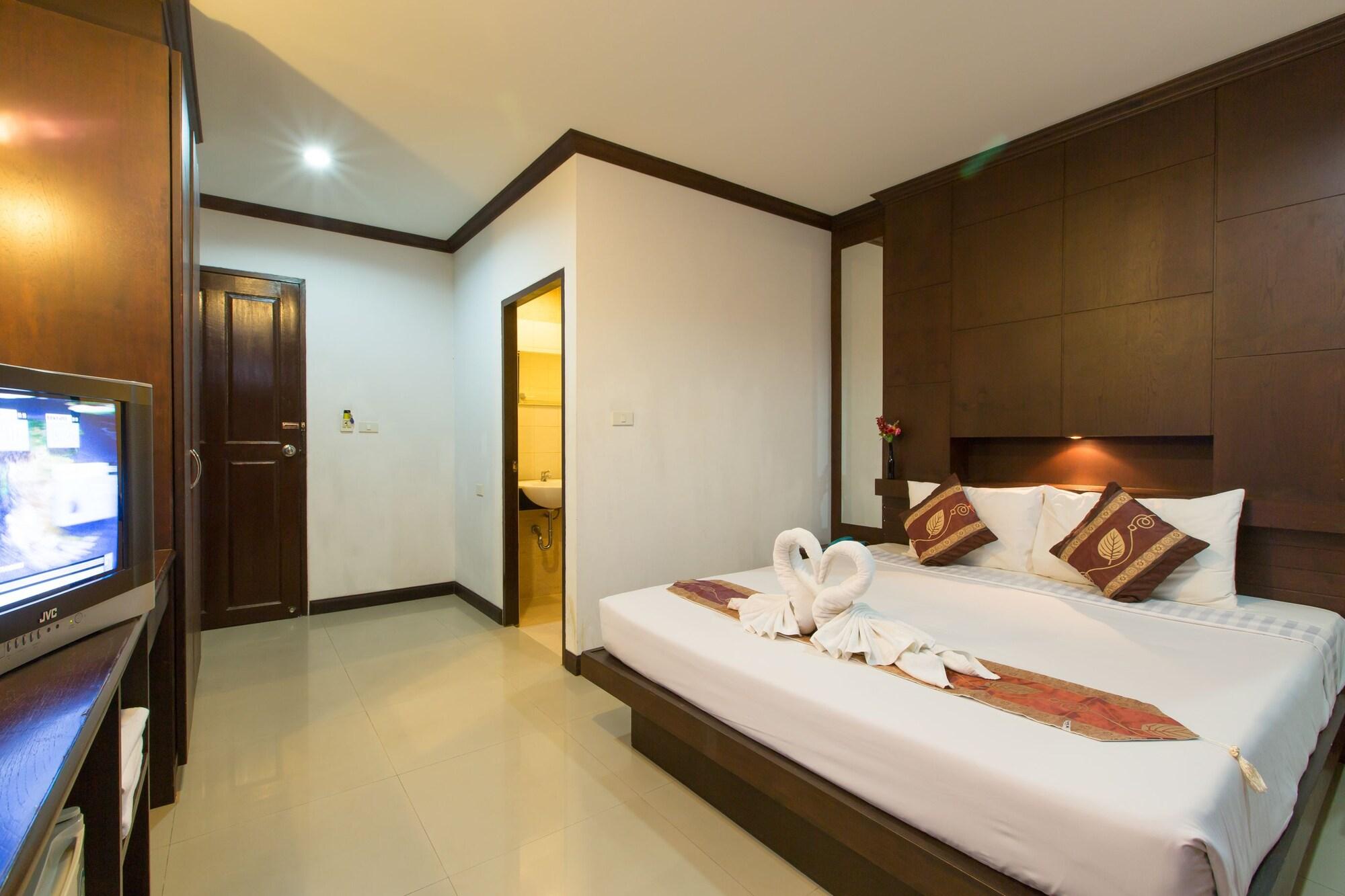 Patong Buri Hotel Esterno foto