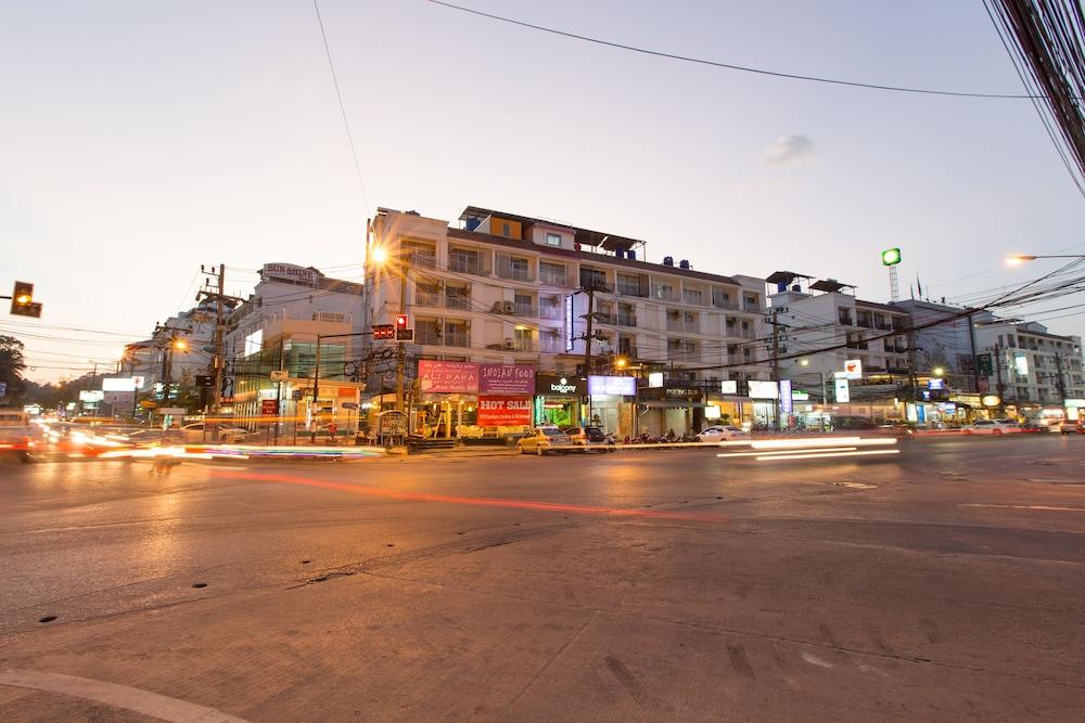Patong Buri Hotel Esterno foto