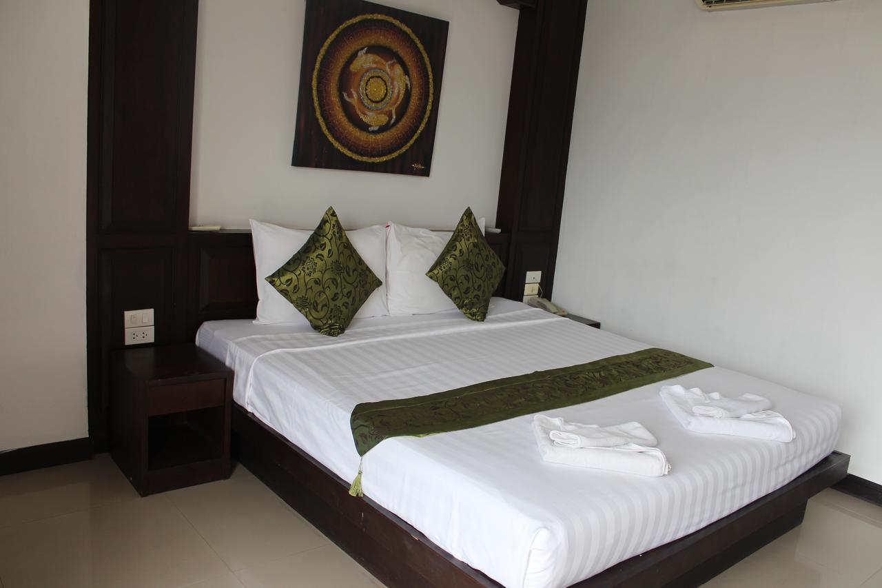 Patong Buri Hotel Esterno foto