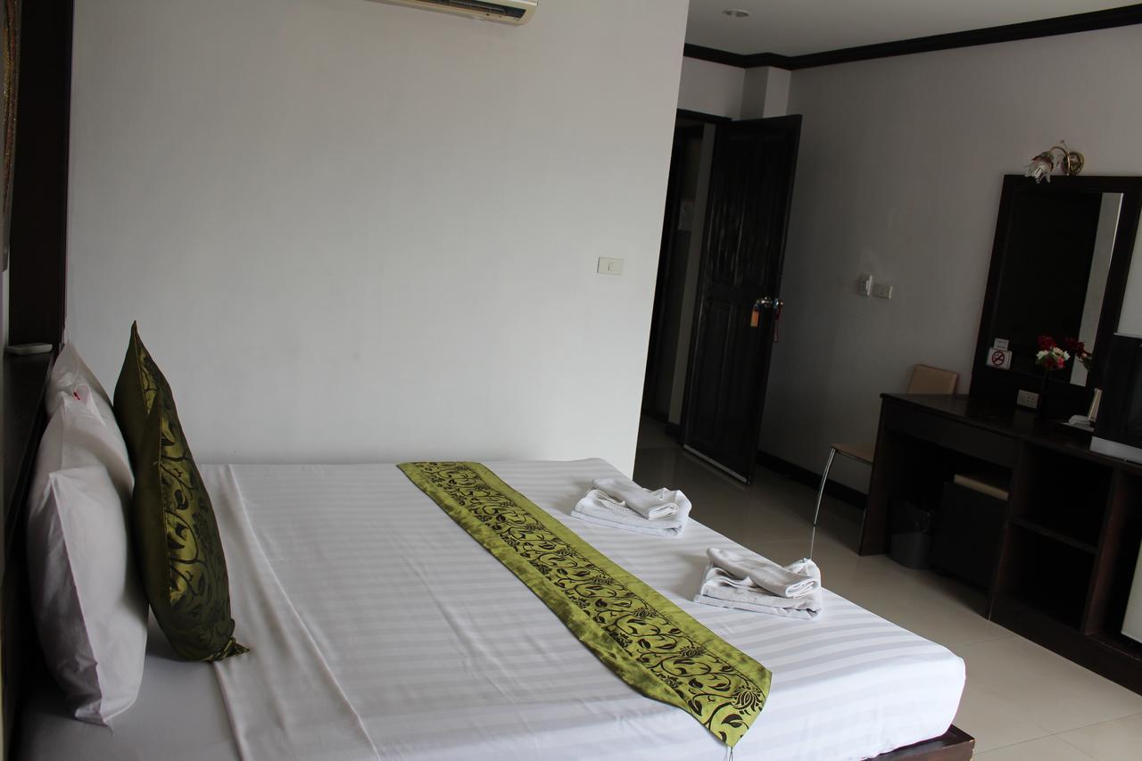 Patong Buri Hotel Esterno foto