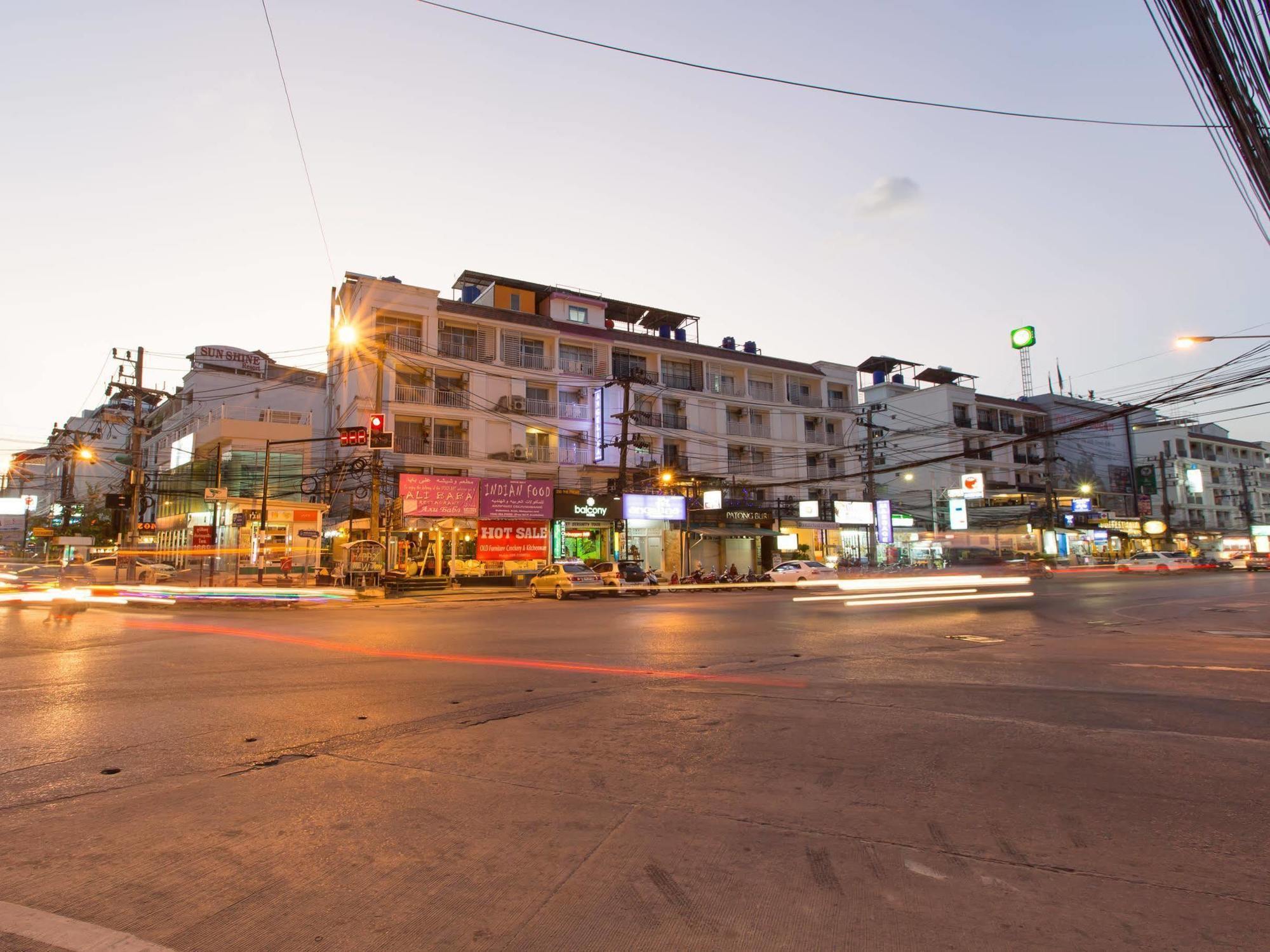 Patong Buri Hotel Esterno foto