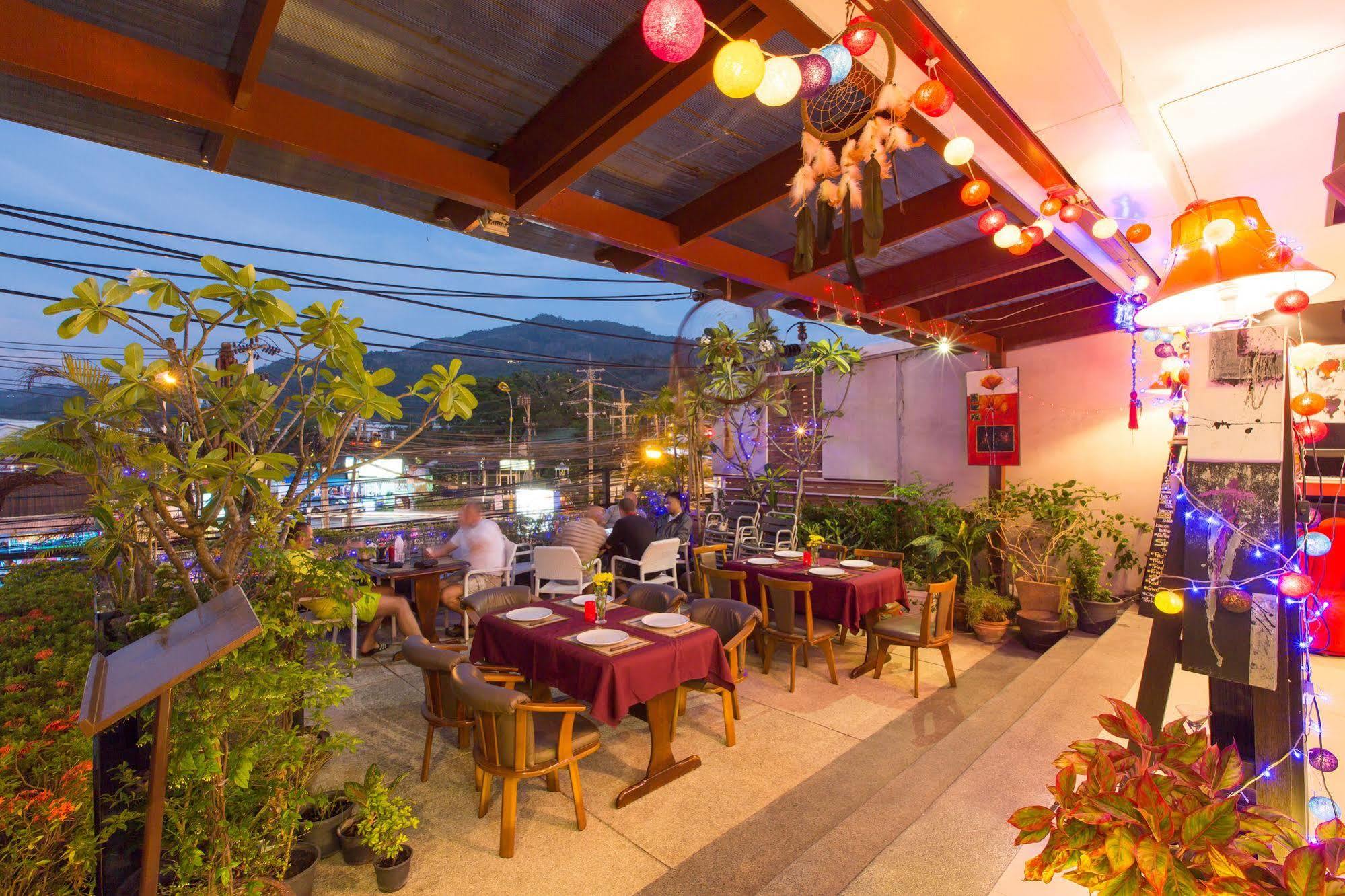 Patong Buri Hotel Esterno foto