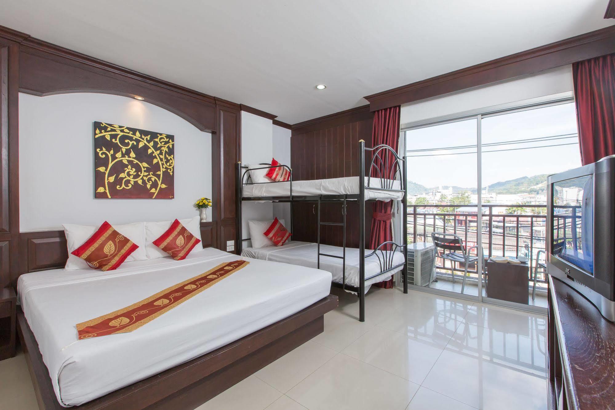 Patong Buri Hotel Esterno foto